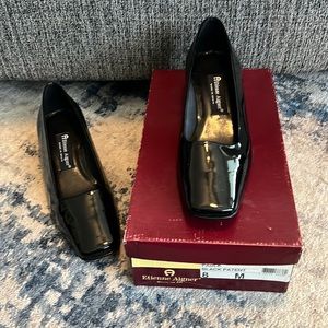 Etienne Aigner black shiny pump